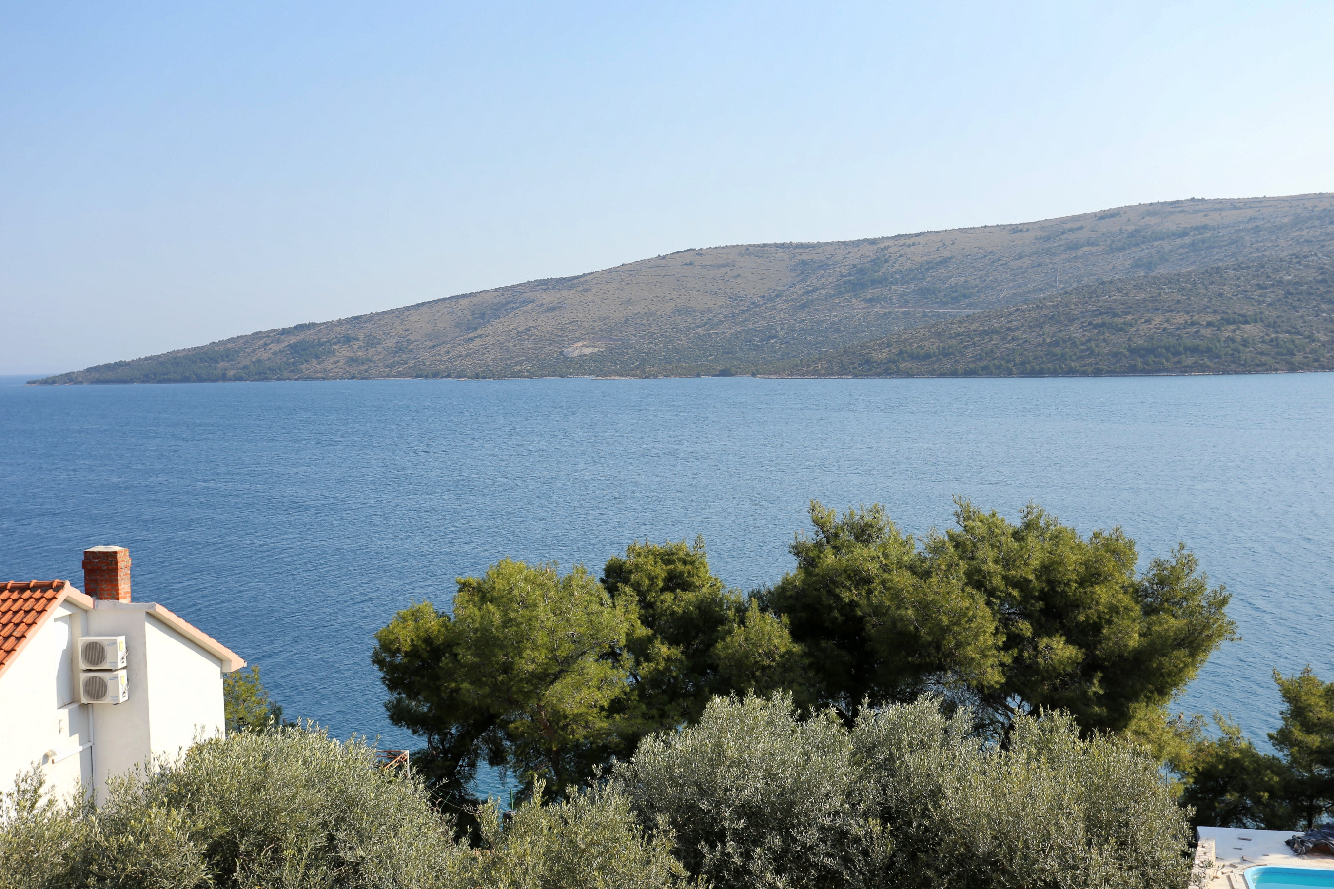 Comfortable and spacious house with terrace and sea view Poljica, Trogir  K