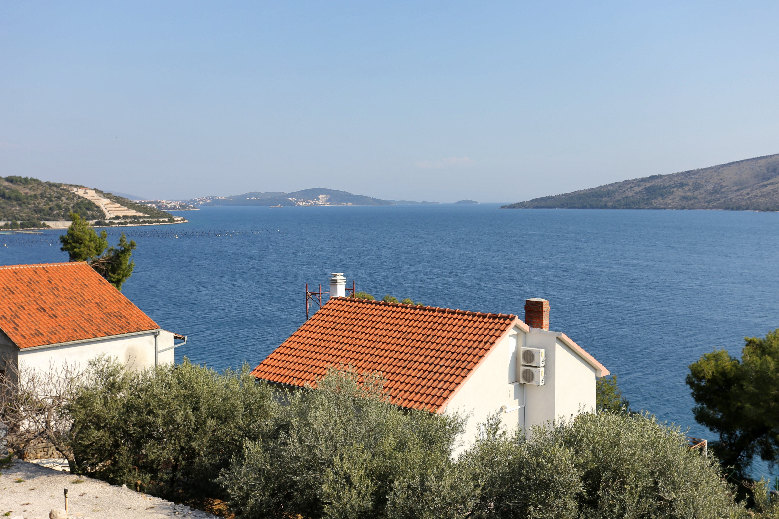 Comfortable and spacious house with terrace and sea view Poljica, Trogir  K