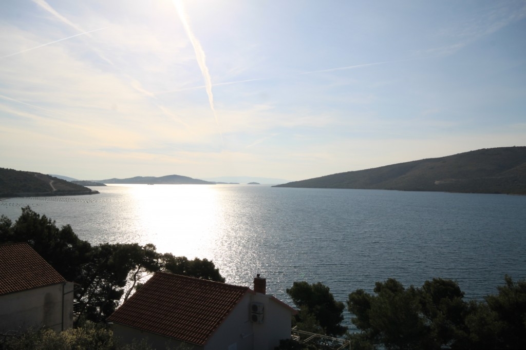 Comfortable and spacious house with terrace and sea view Poljica, Trogir  K