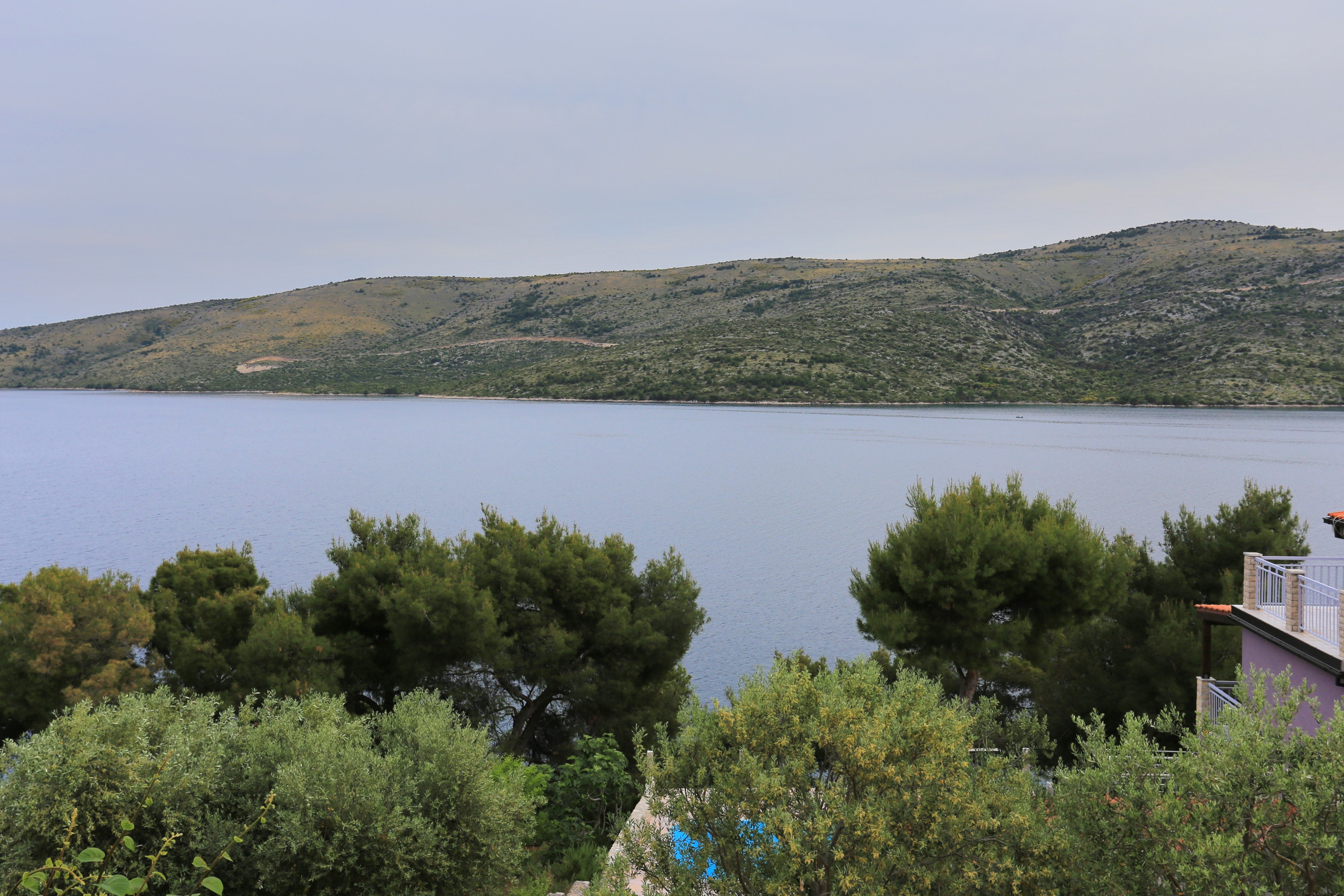 Comfortable and spacious house with terrace and sea view Poljica, Trogir  K
