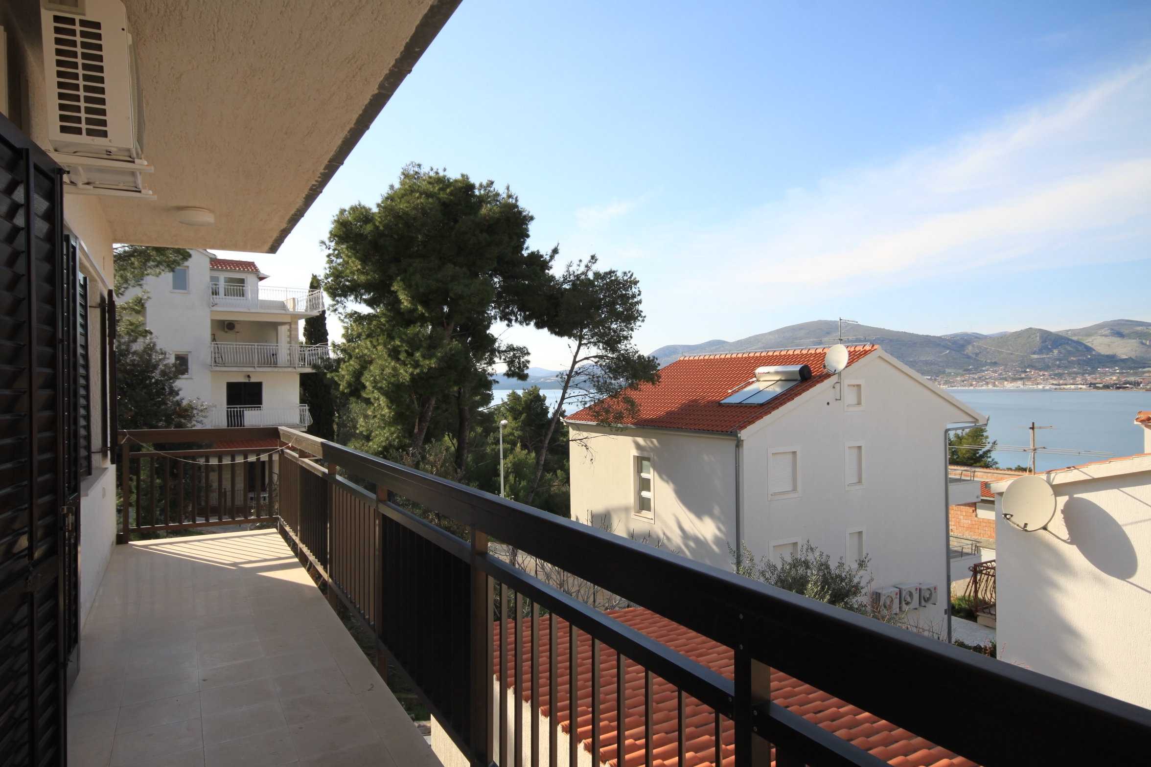 Four bedroom apartment with balcony and sea view Okrug Gornji, Čiovo  A-a