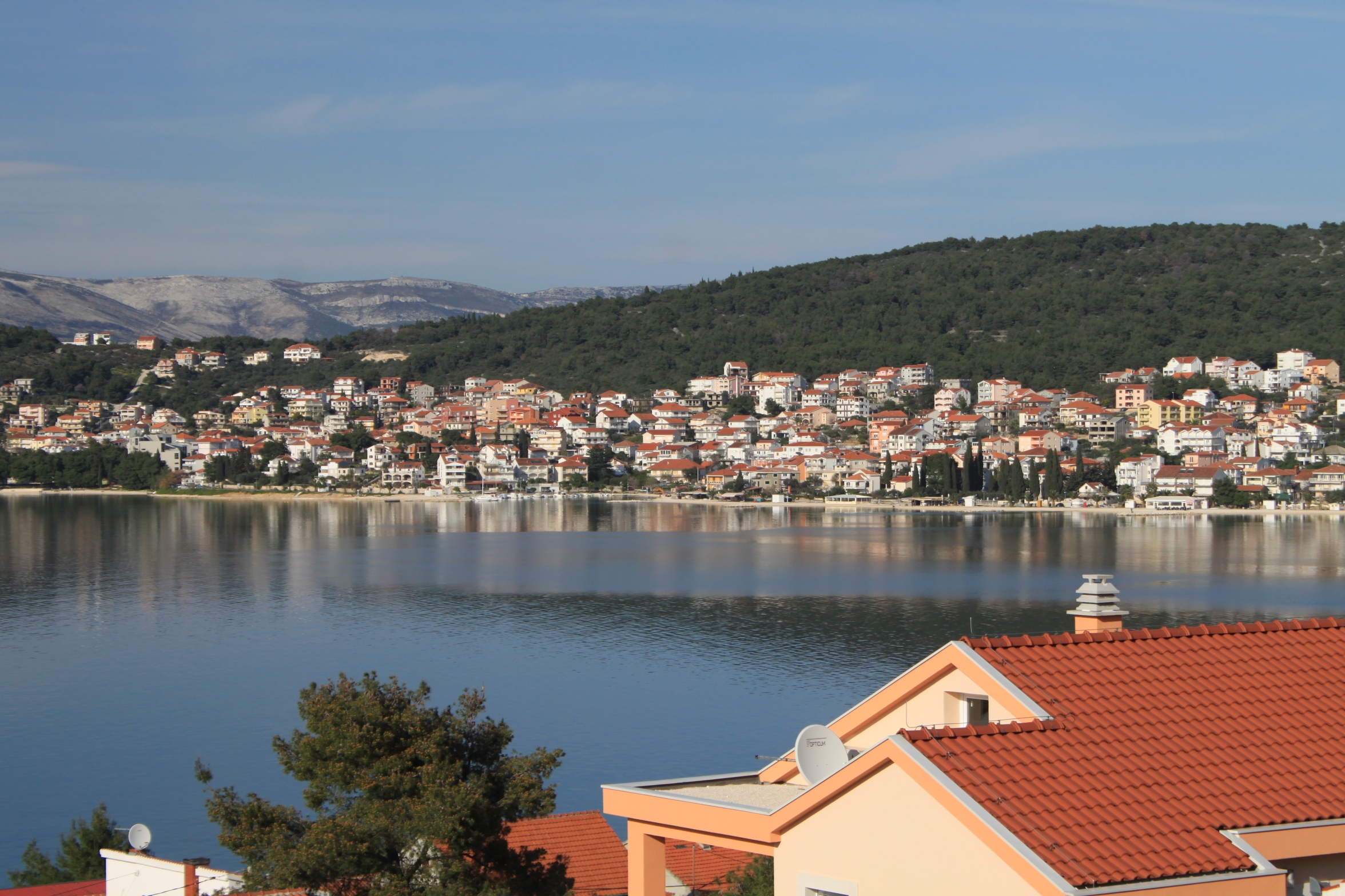 Four bedroom apartment with balcony and sea view Okrug Gornji, Čiovo  A-a