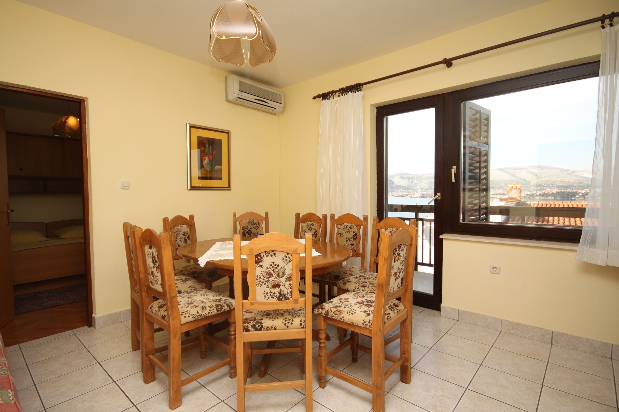 Four-bedroom apartment with balcony and sea view Okrug Gornji, Čiovo (A-8663-a)