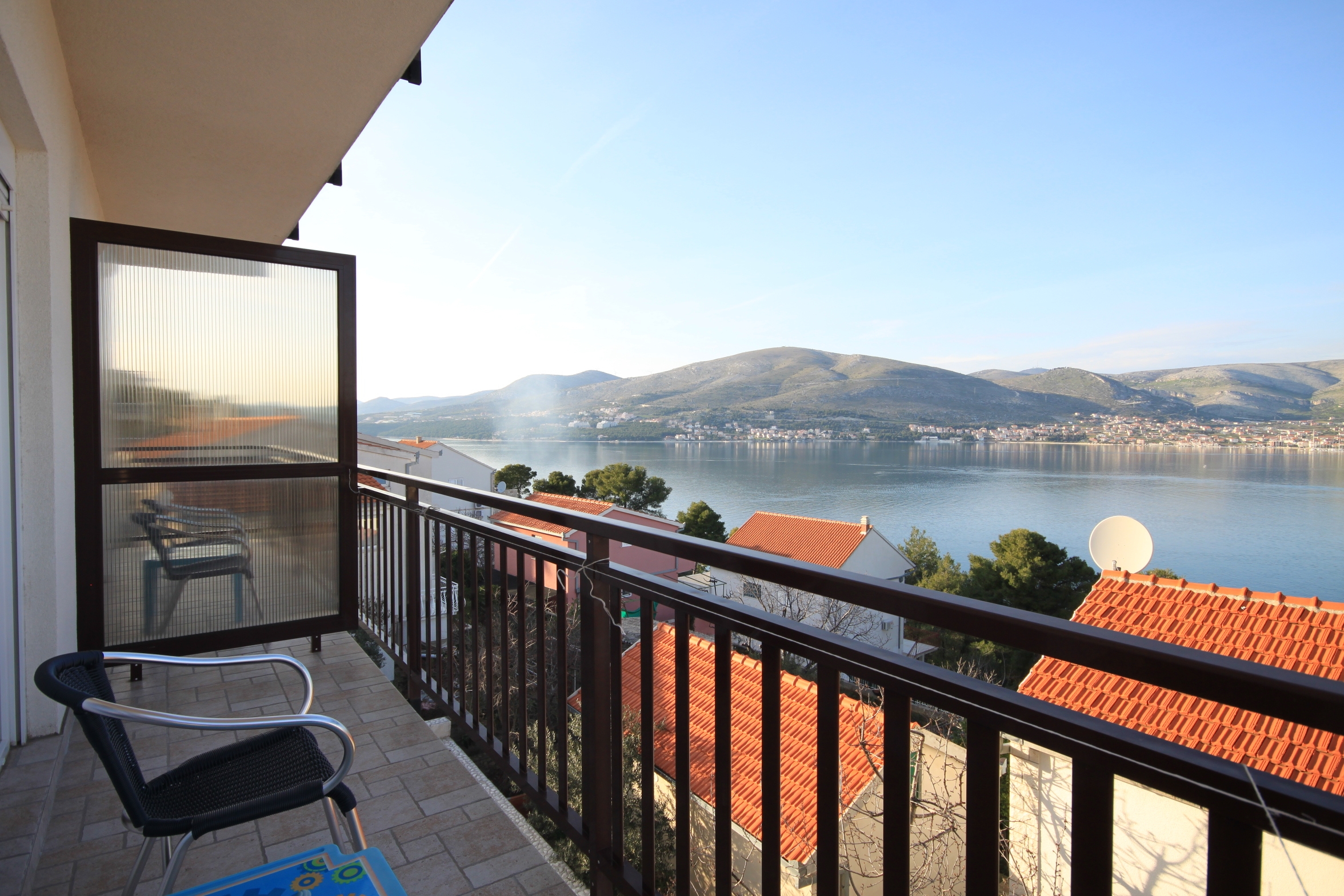 Two bedroom apartment with balcony and sea view Okrug Donji, Čiovo  A-b