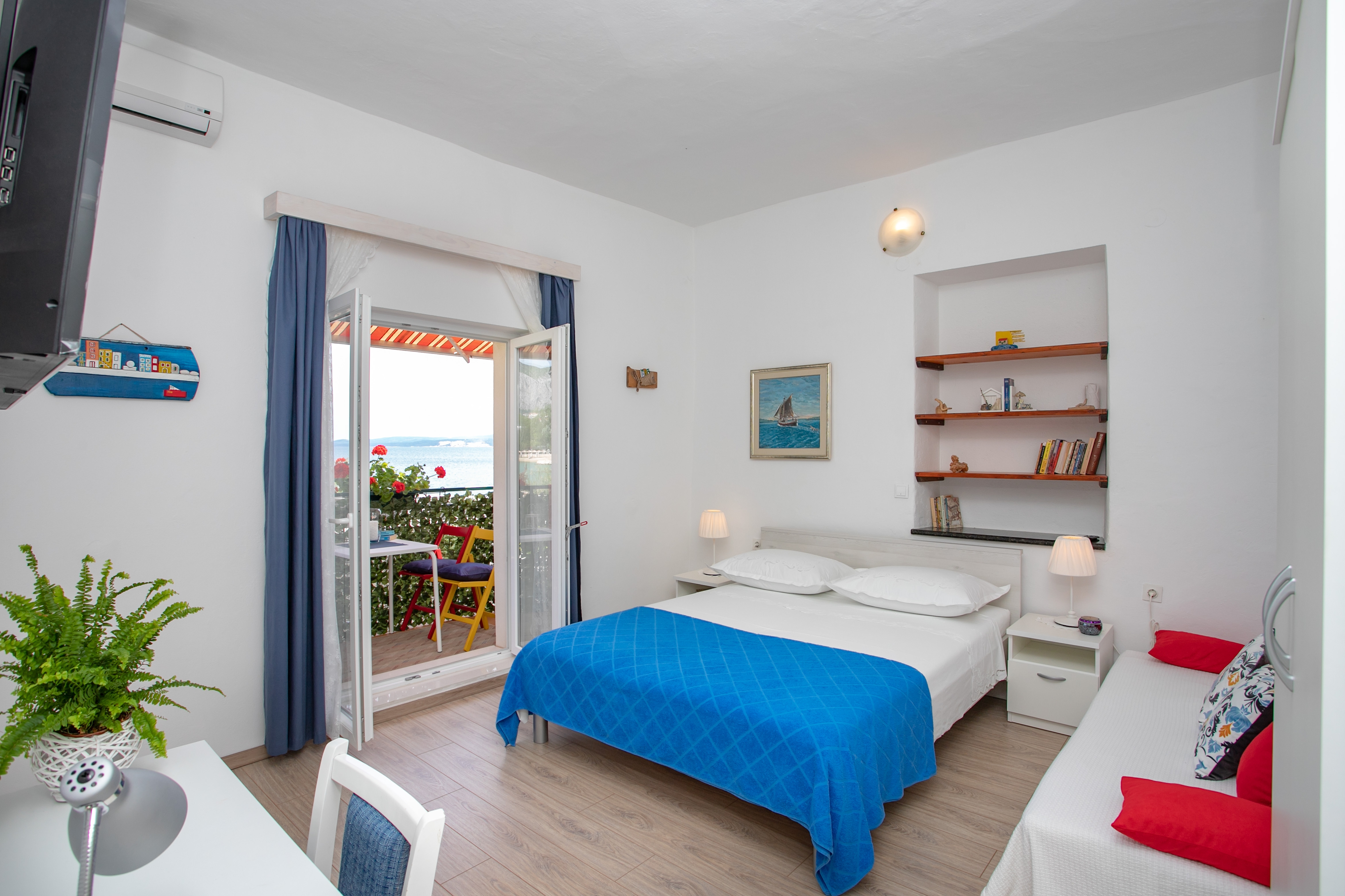 Three bedroom apartment near beach Duće, Omiš (A-8668-a)