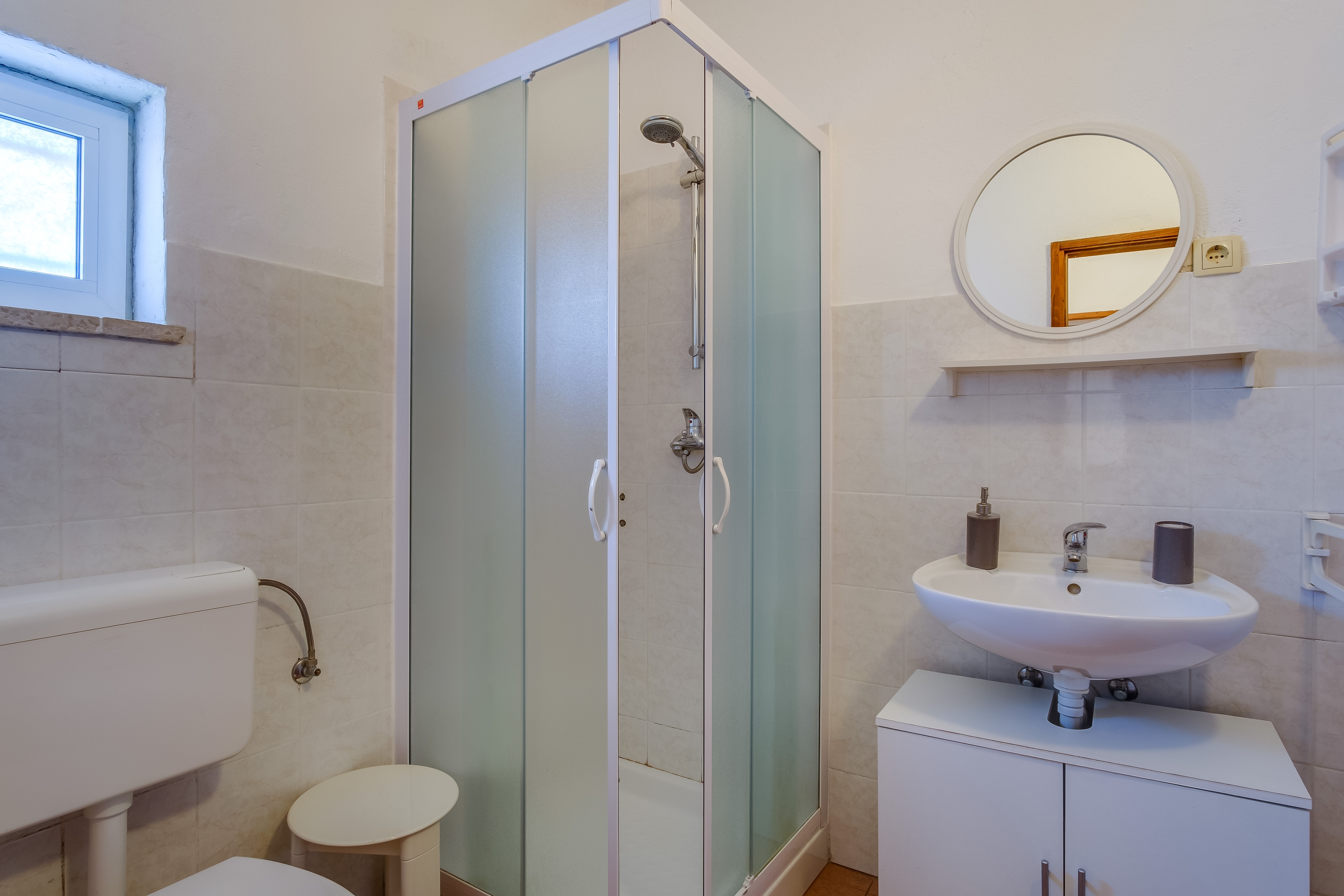 One bedroom apartment with terrace Punta križa, Cres  A-b