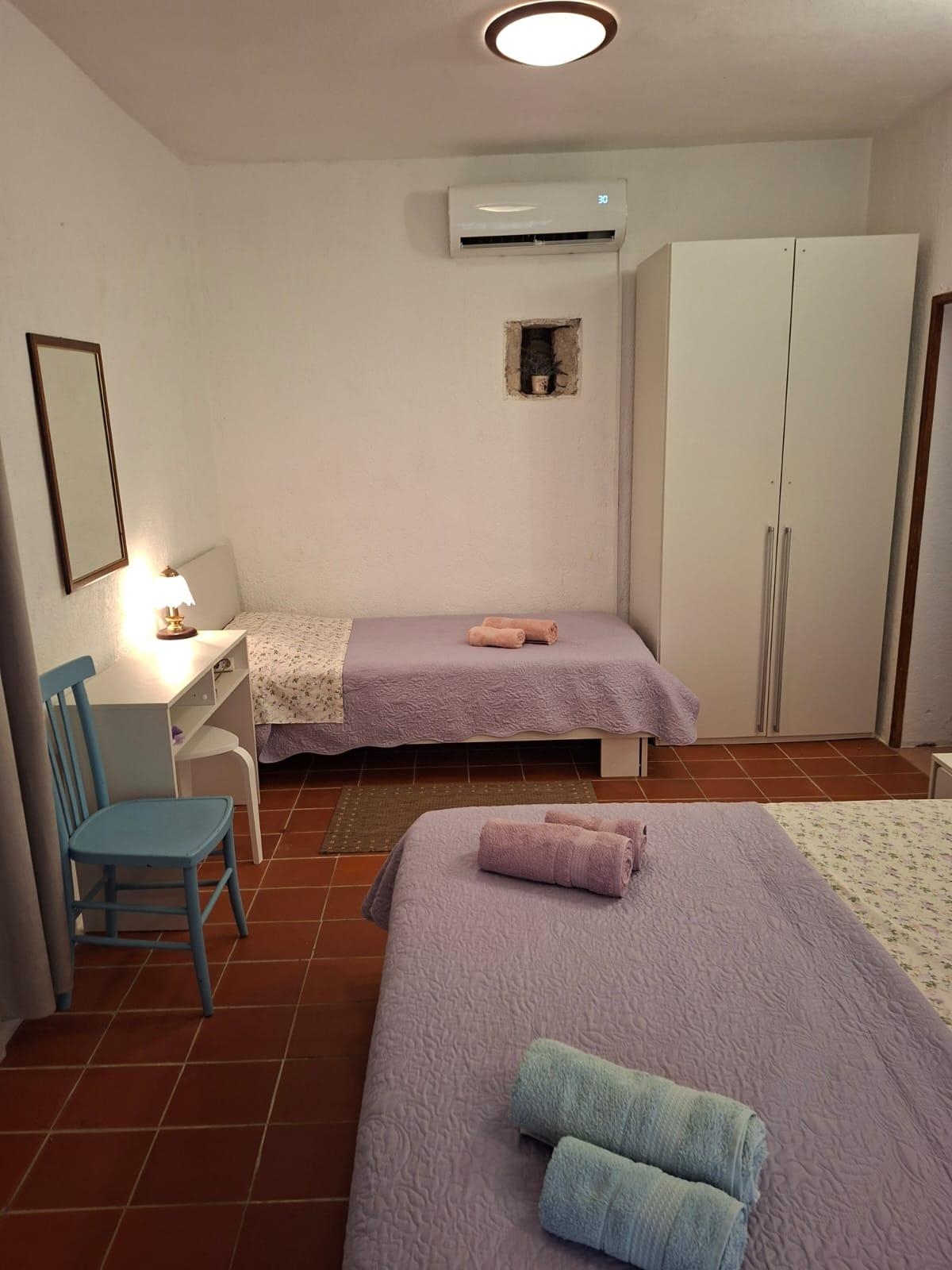 One bedroom apartment with terrace Punta križa, Cres  A-b
