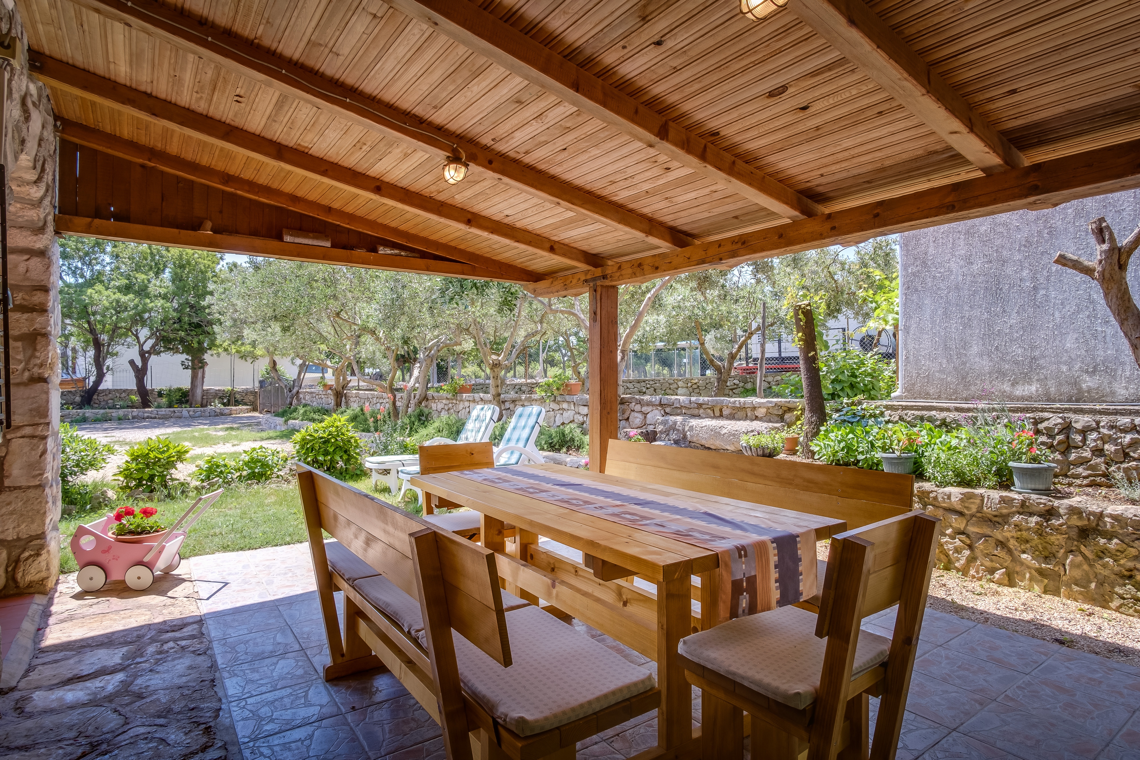 One bedroom apartment with terrace Punta križa, Cres  A-b
