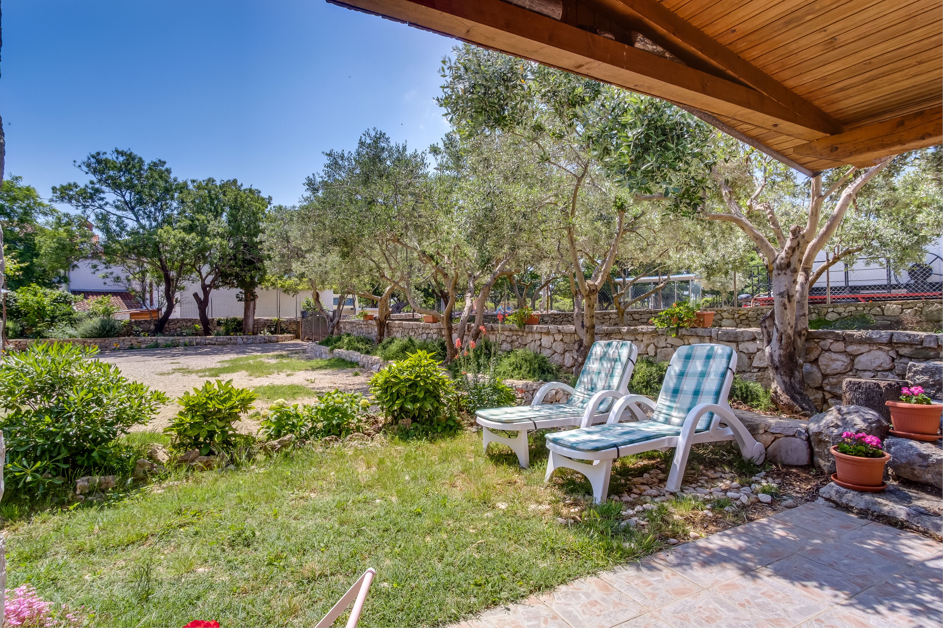 One bedroom apartment with terrace Punta križa, Cres  A-b