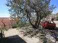 Parkiralište Suhi Potok, Omiš, Parkiralište 8676 - Apartmani blizu mora sa šljunčanom plažom.