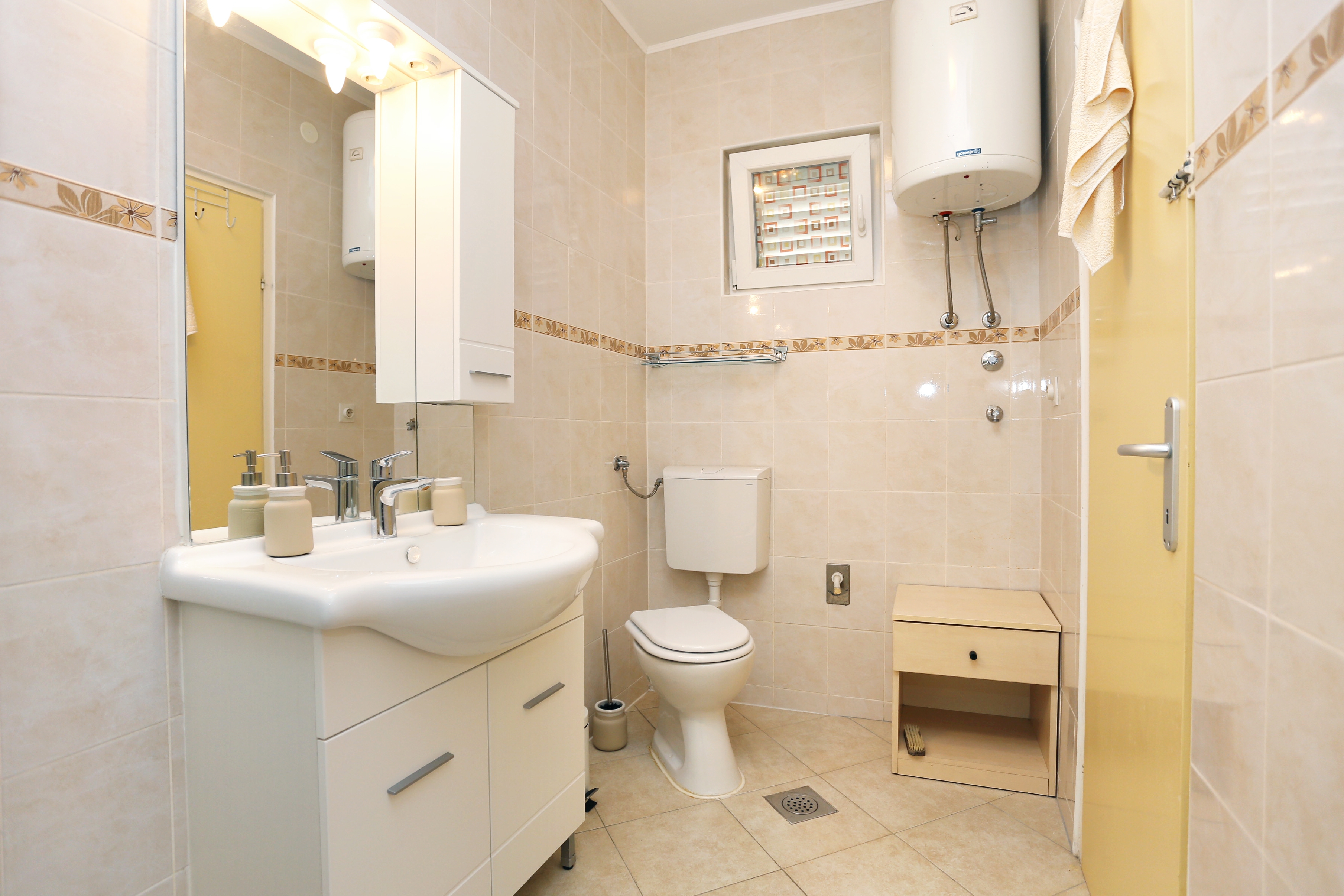 Two bedroom apartment with balcony and sea view Kaštel Kambelovac, Kaštela  A-a
