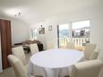 Poljica, Dining room in the apartment, air condition available and WiFi.