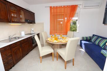 Dining room Trogir, Dining room in the apartment, dostupna klima i WIFI.