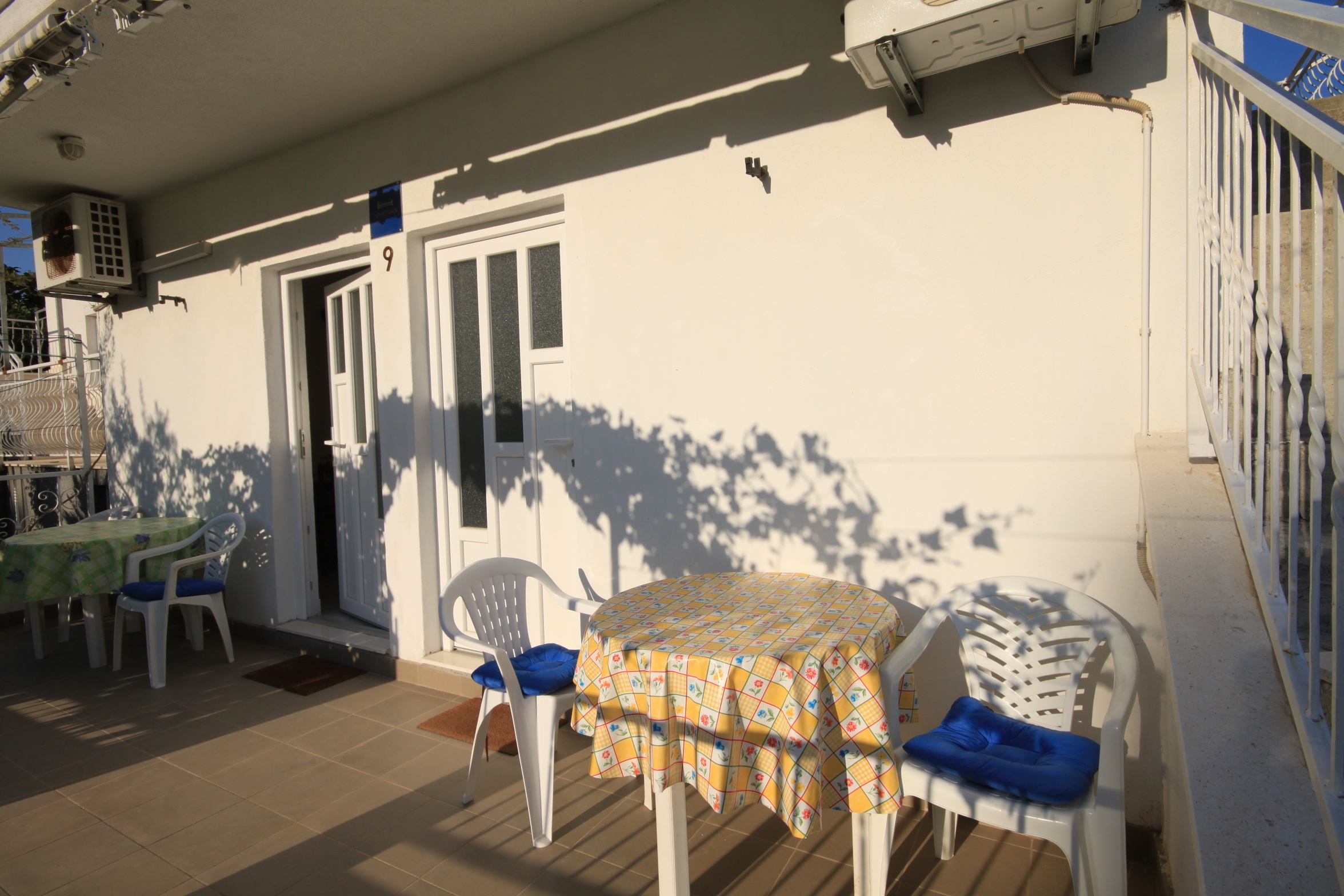 One bedroom apartment with terrace and sea view Mavarštica, Čiovo  A-b