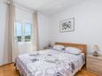 Dormitor 1 Nečujam, Dormitor 1 în unitate de cazare tip apartment, WiFi.