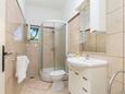 Bathroom 1 Fabrice, Bathroom 1 in the house, (pet friendly) and WiFi.