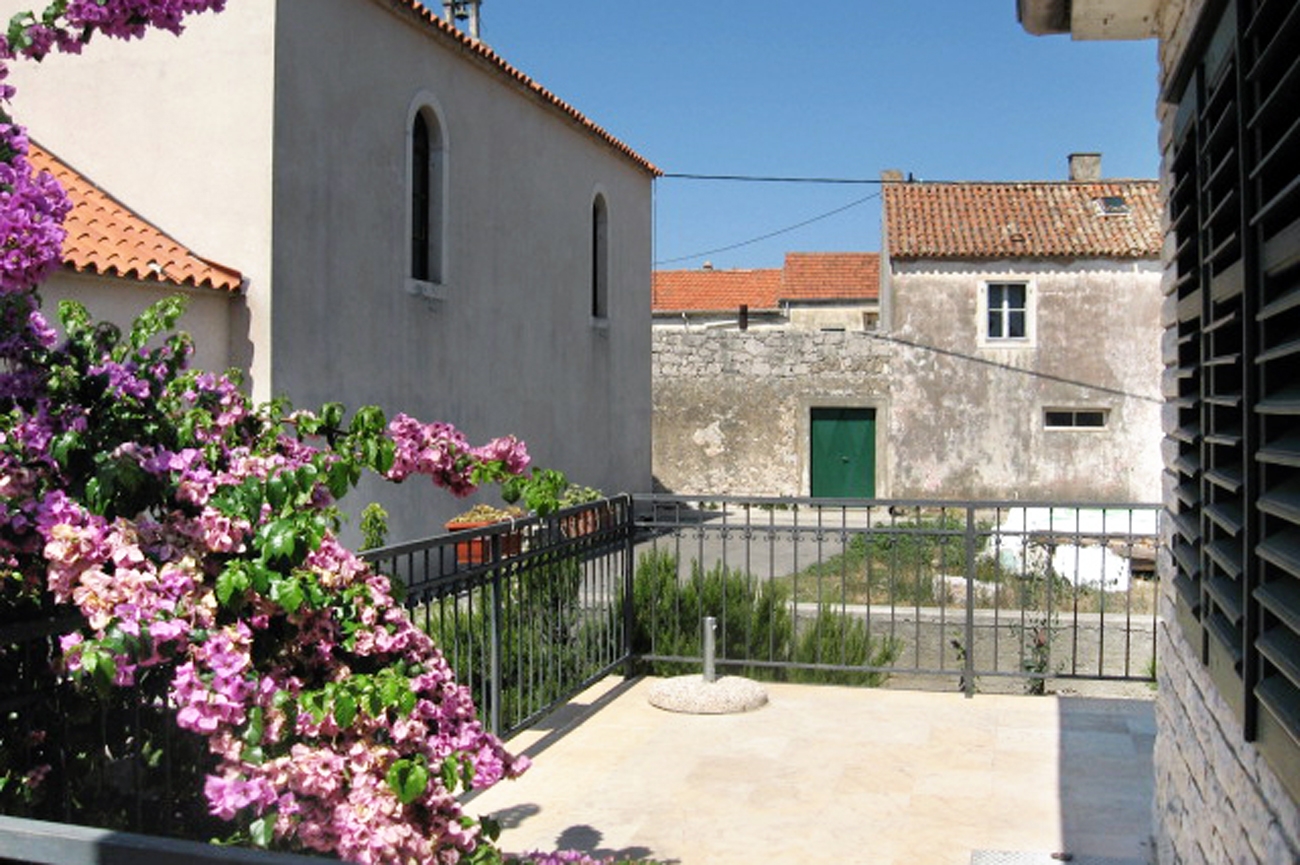 Three bedroom house with terrace Pašman  K