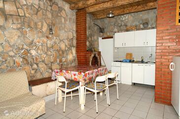 Pobij, Blagovaonica u smještaju tipa apartment.