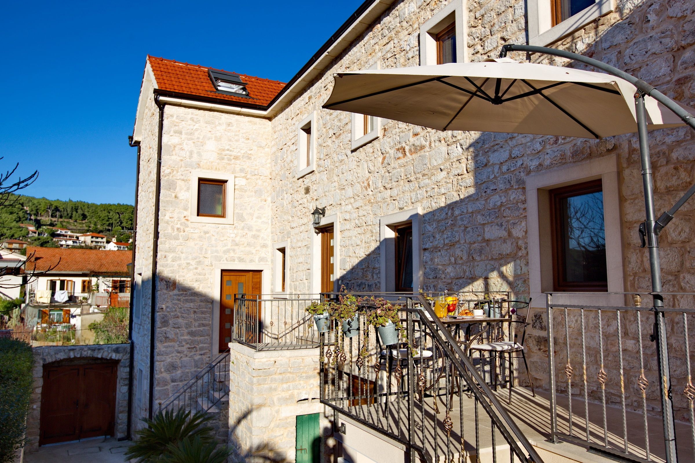 One bedroom apartment with terrace Jelsa, Hvar (A-8713-a)