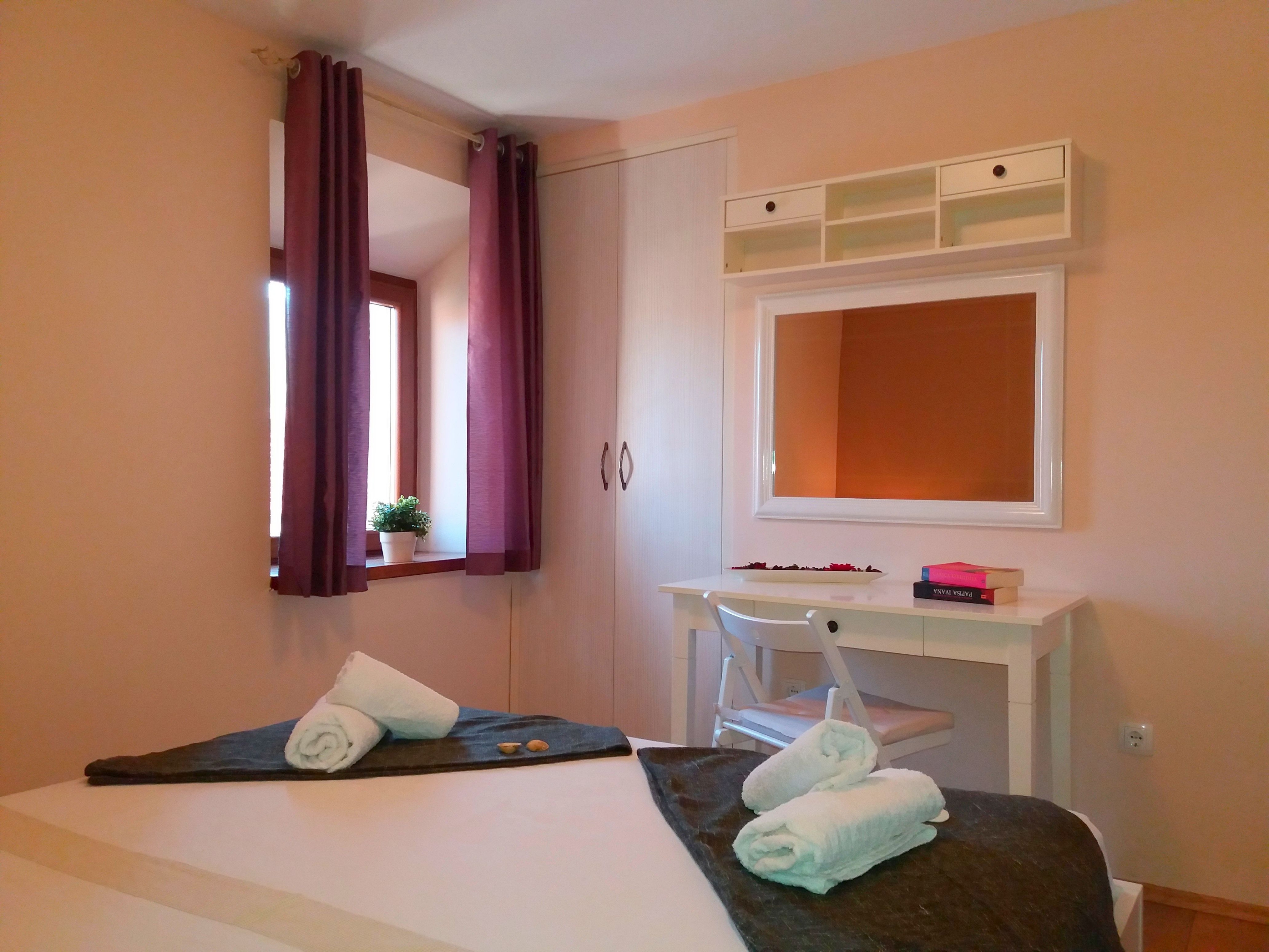 Three bedroom apartment with terrace Jelsa, Hvar  A-b