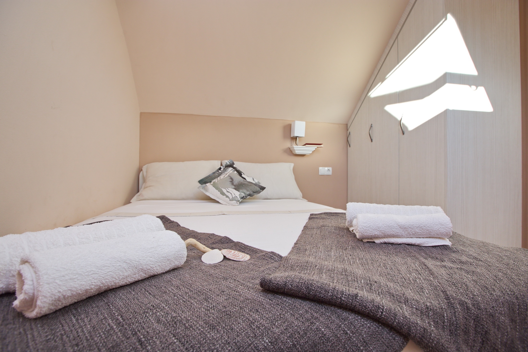 Three bedroom apartment with terrace Jelsa, Hvar  A-b