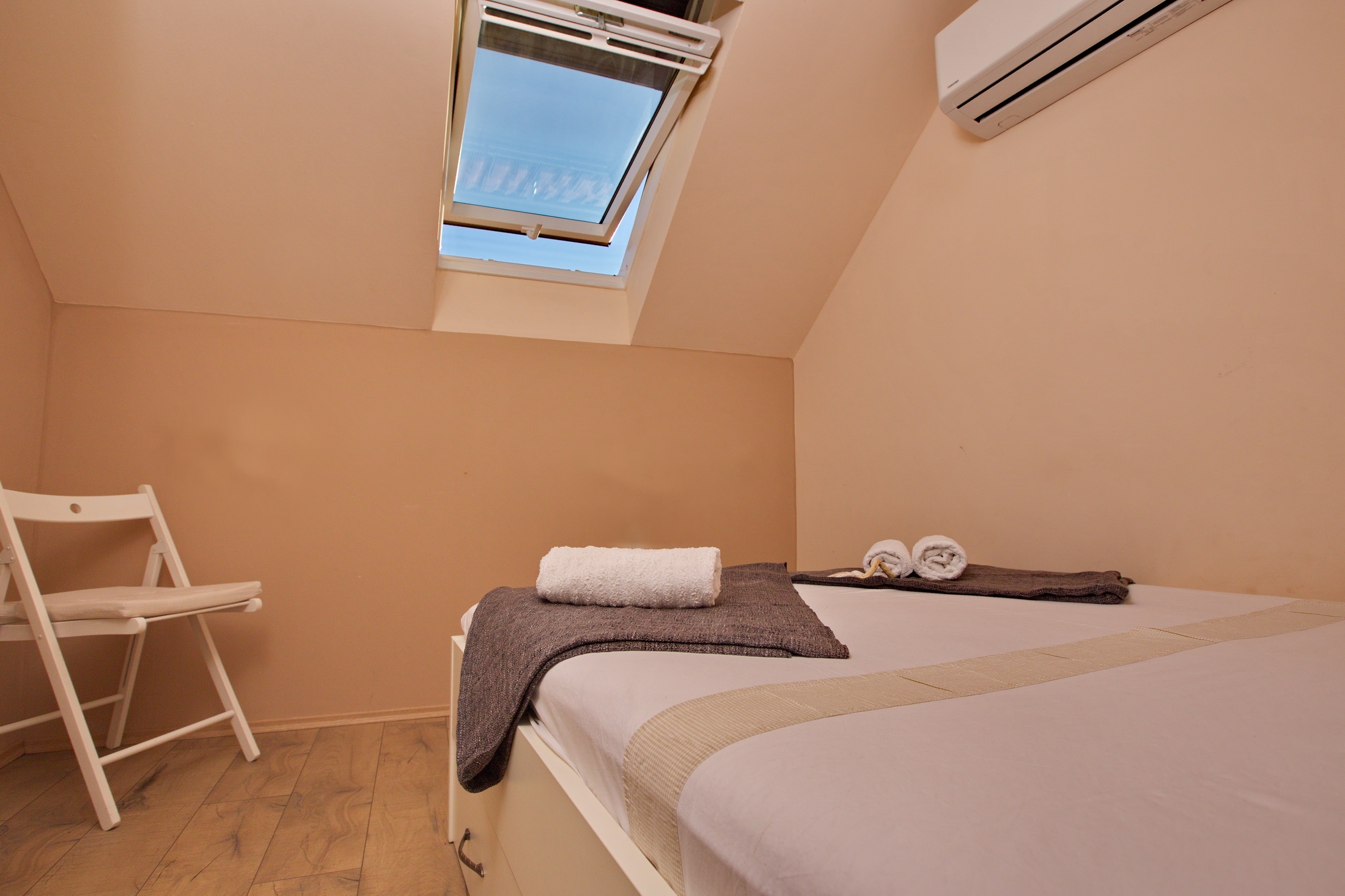 Three bedroom apartment with terrace Jelsa, Hvar  A-b