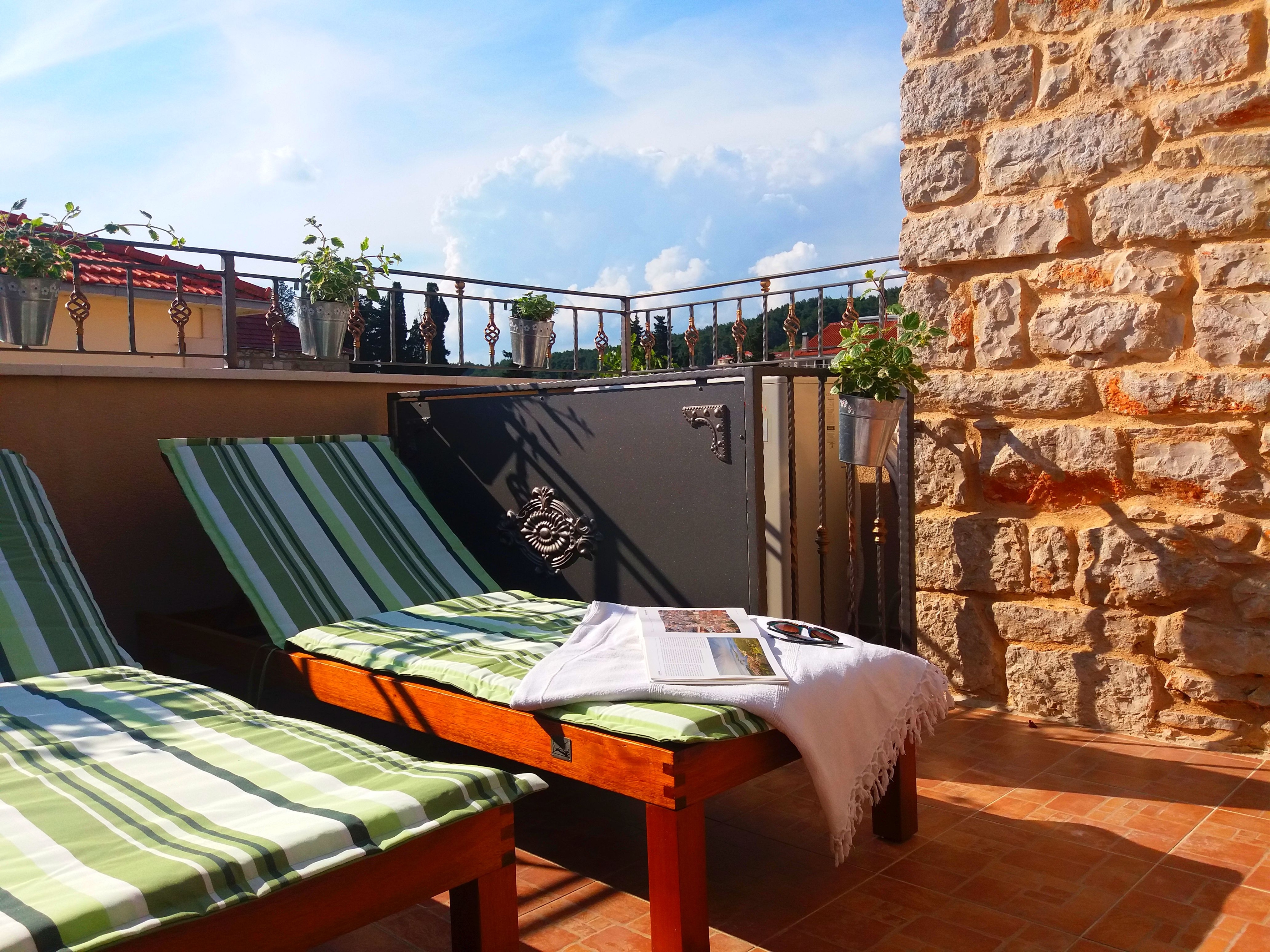 Three bedroom apartment with terrace Jelsa, Hvar  A-b