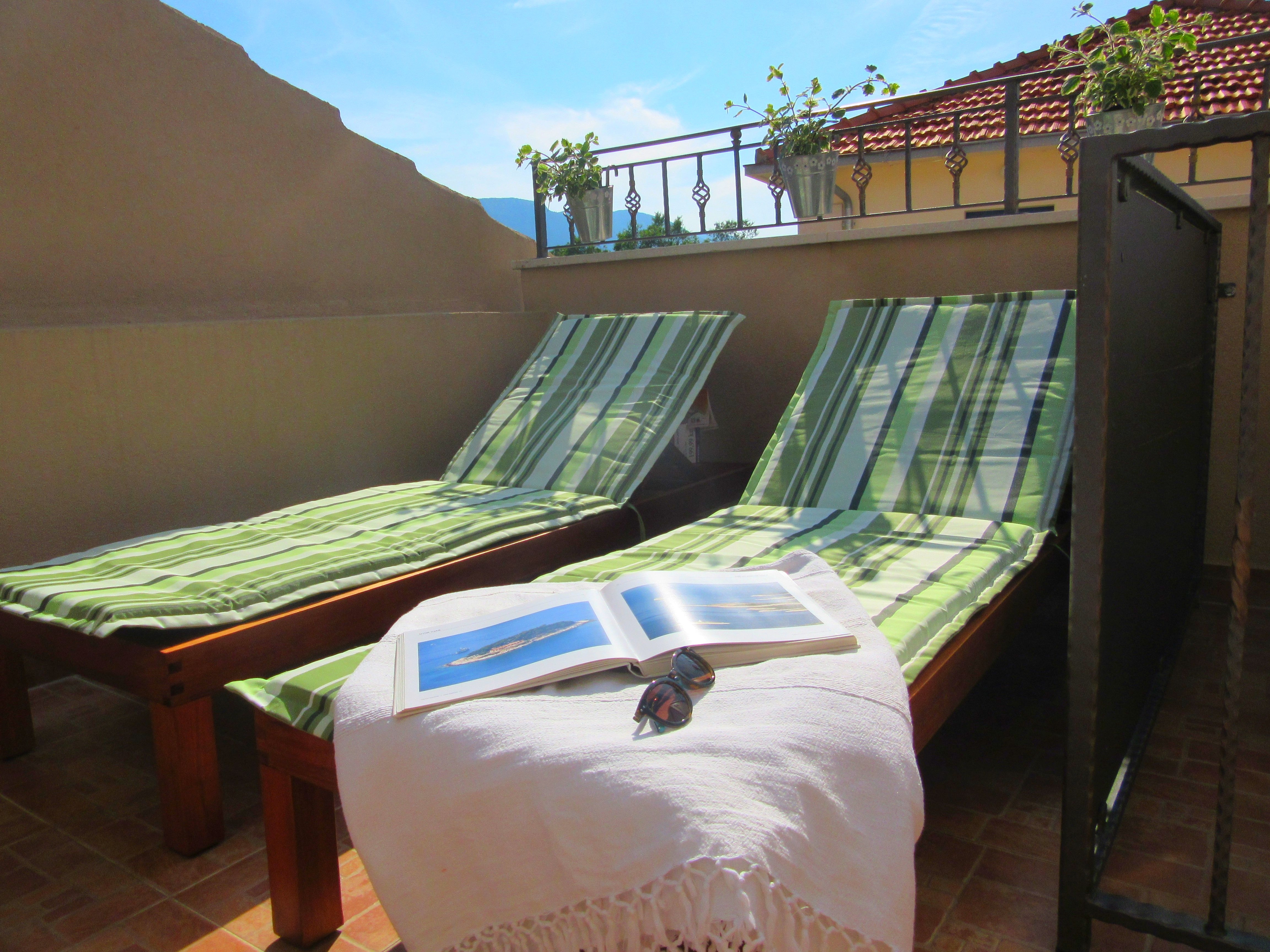 Three bedroom apartment with terrace Jelsa, Hvar  A-b
