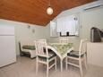 Sali, Dining room in the apartment, air condition available and WiFi.