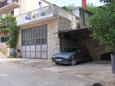 Parking lot Jelsa, Hvar, Parking lot 8721 - Apartments near sea with pebble beach.