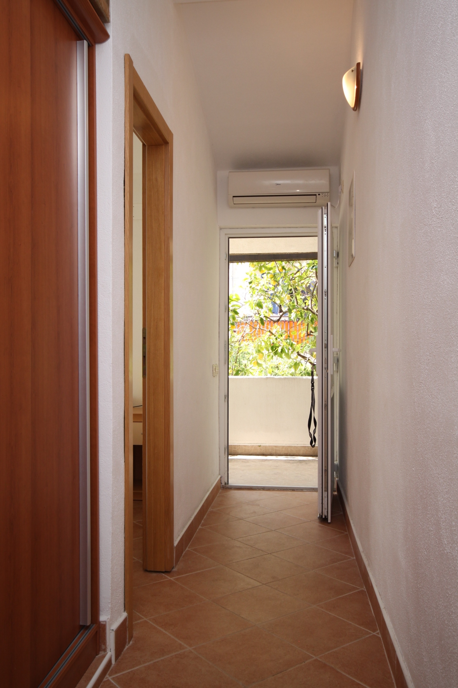 One bedroom apartment with terrace and sea view Jelsa, Hvar  A-b