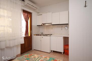 Kitchen Hvar, Kitchen in the studio-apartment, dostupna klima i dopusteni kucni ljubimci.
