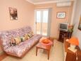 Ivan Dolac, Sala de estar in the apartment, air condition available, (pet friendly) y WiFi.