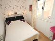 Ložnice 2 Ivan Dolac, Ložnice 2 v ubytování typu apartment, domácí mazlíčci povoleni a WiFi.