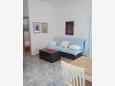 Bol, Living room in the apartment, air condition available and WiFi.