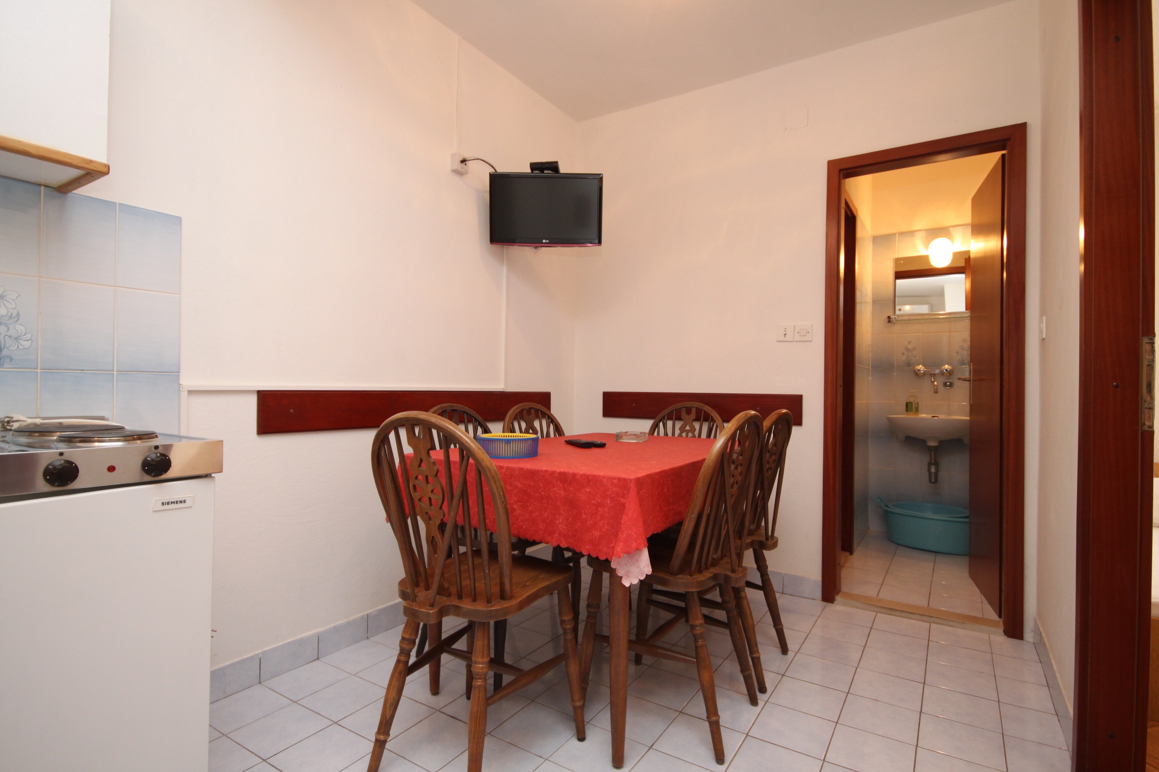 Two bedroom apartment with balcony Vrboska, Hvar (A-8748-a) Two bedroom apartment with balcony Vrboska, Hvar (A-8748-a)