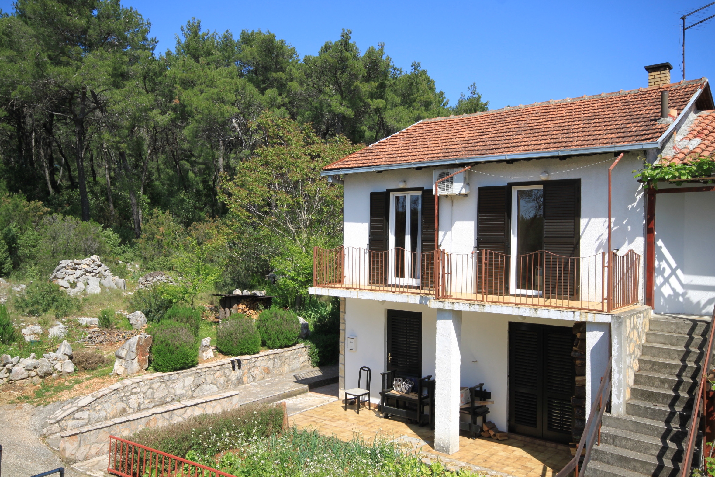 Two bedroom apartment with balcony Vrboska, Hvar  A-b