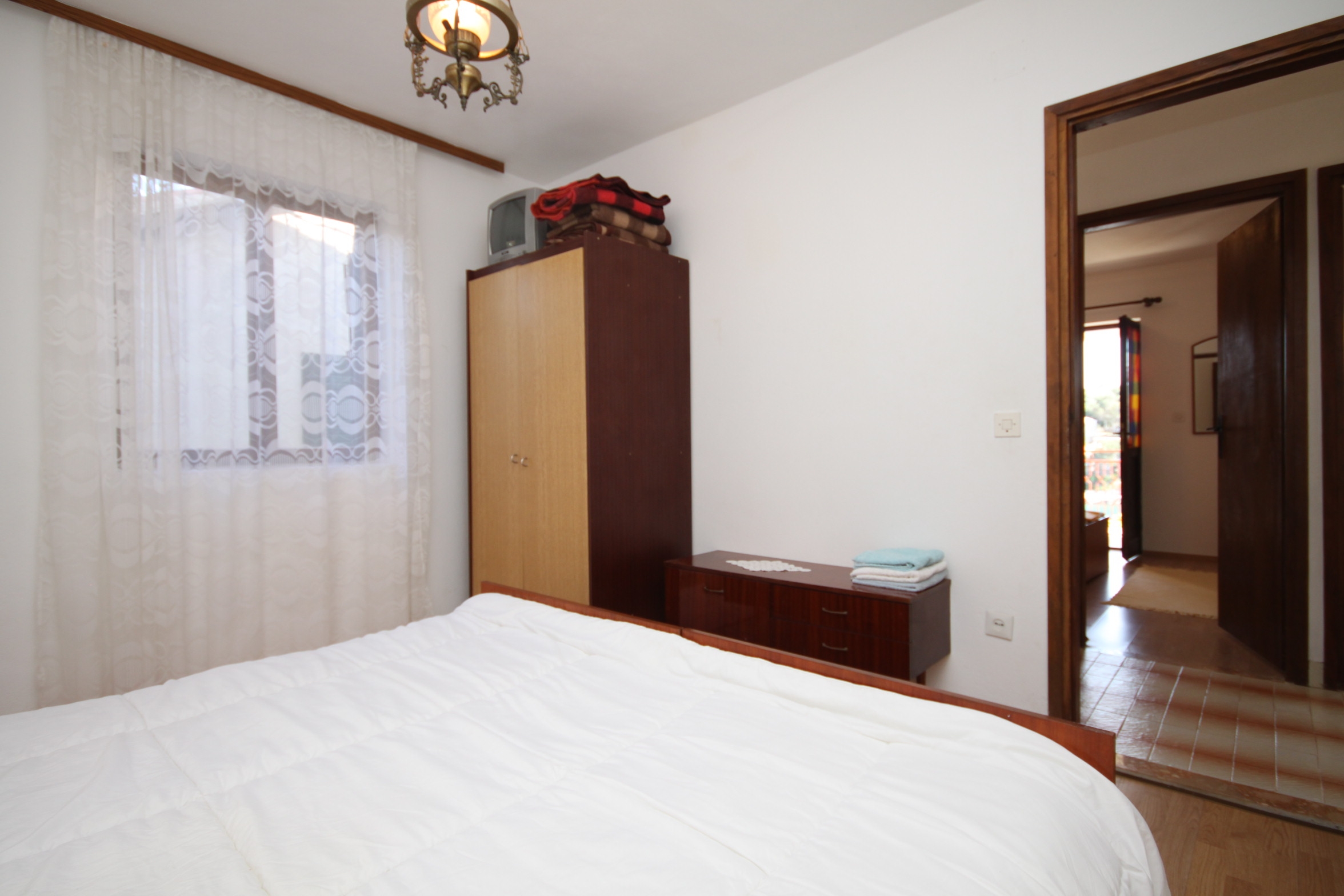 Four bedroom apartment near beach Basina, Hvar  A-a