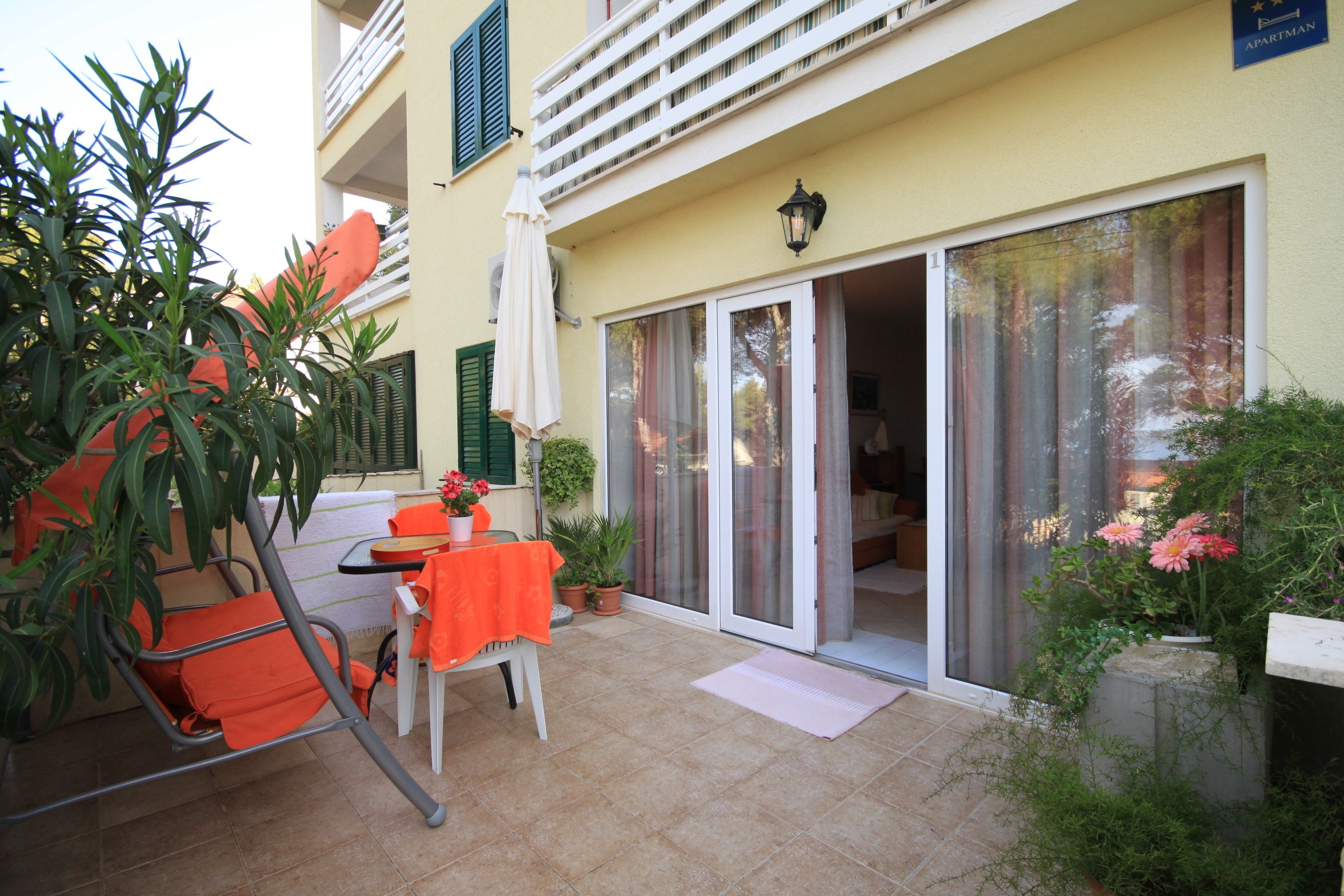 One bedroom apartment with terrace and sea view Jelsa, Hvar  A-a
