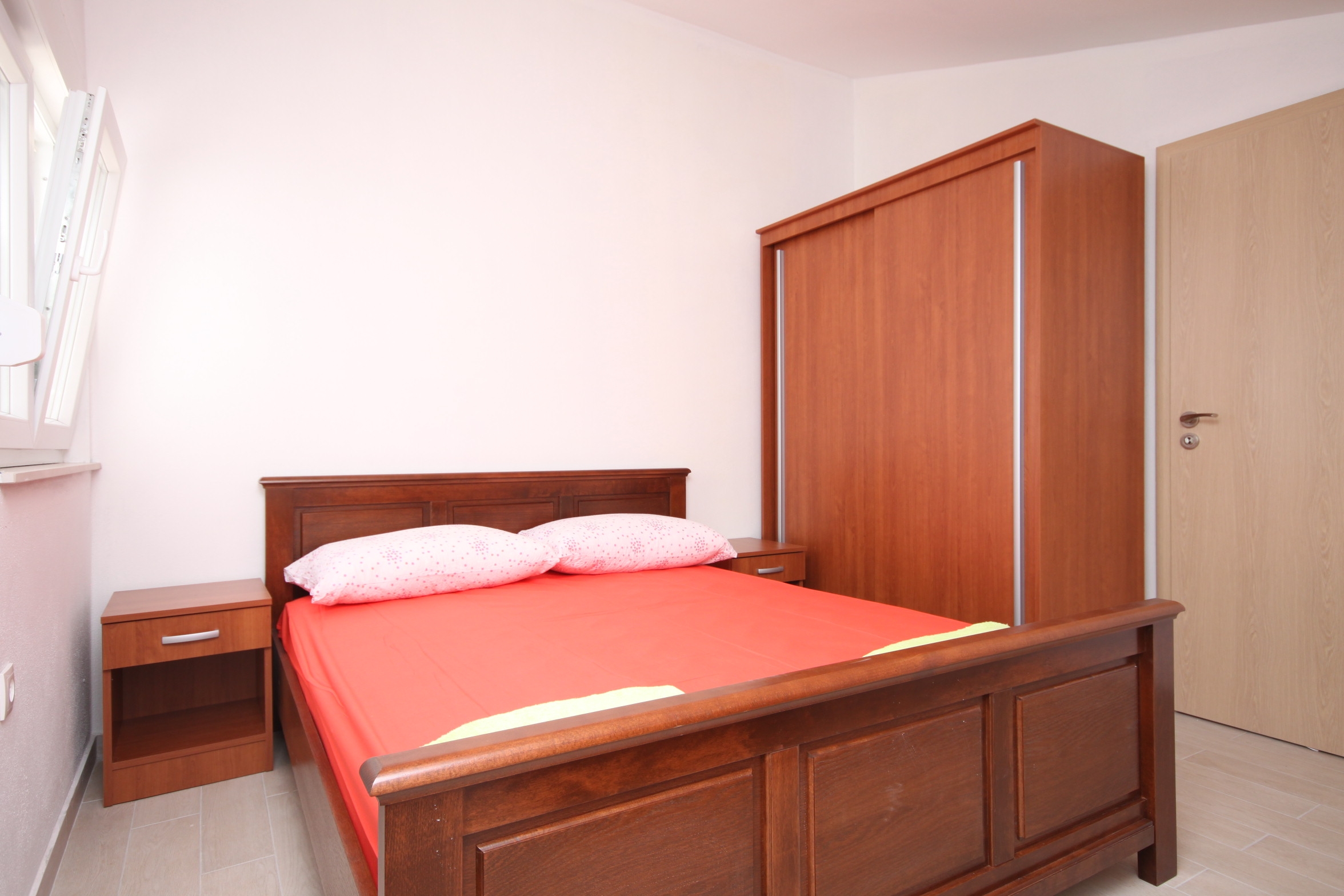 Two bedroom apartment near beach Basina, Hvar  A-a