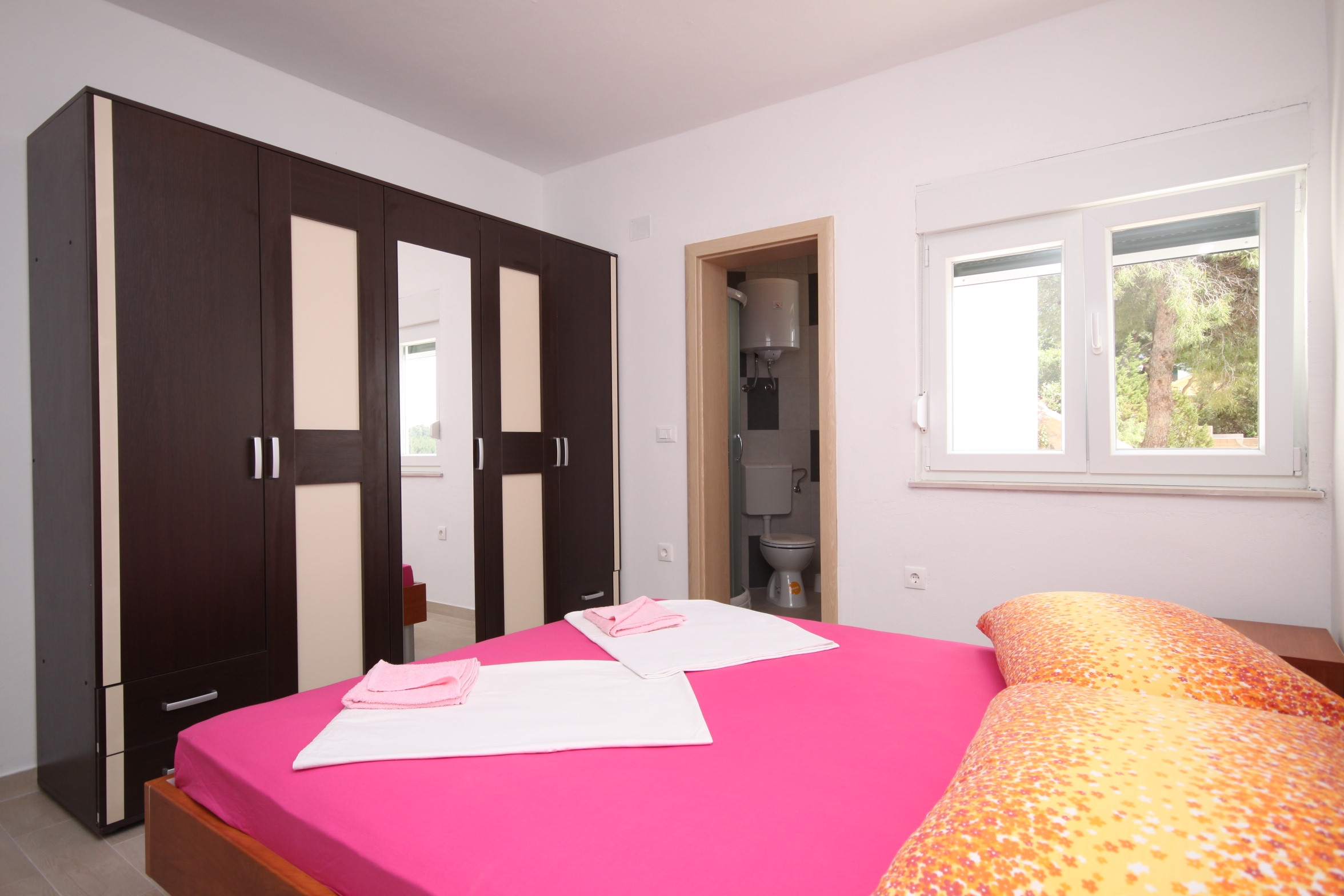 Two bedroom apartment near beach Basina, Hvar  A-b