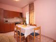 Dining room Stari Grad, Dining room in the apartment, (pet friendly) and WiFi.