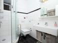 Bathroom 1 Hvar, Bathroom 1 in the apartment, dopusteni kucni ljubimci i WIFI.