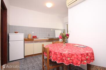 Dining room Zavala, Dining room in the apartment, dostupna klima i WIFI.