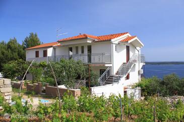 Zavala, Hvar, Hébergement 8773 - Appartement avec une plage de galets.