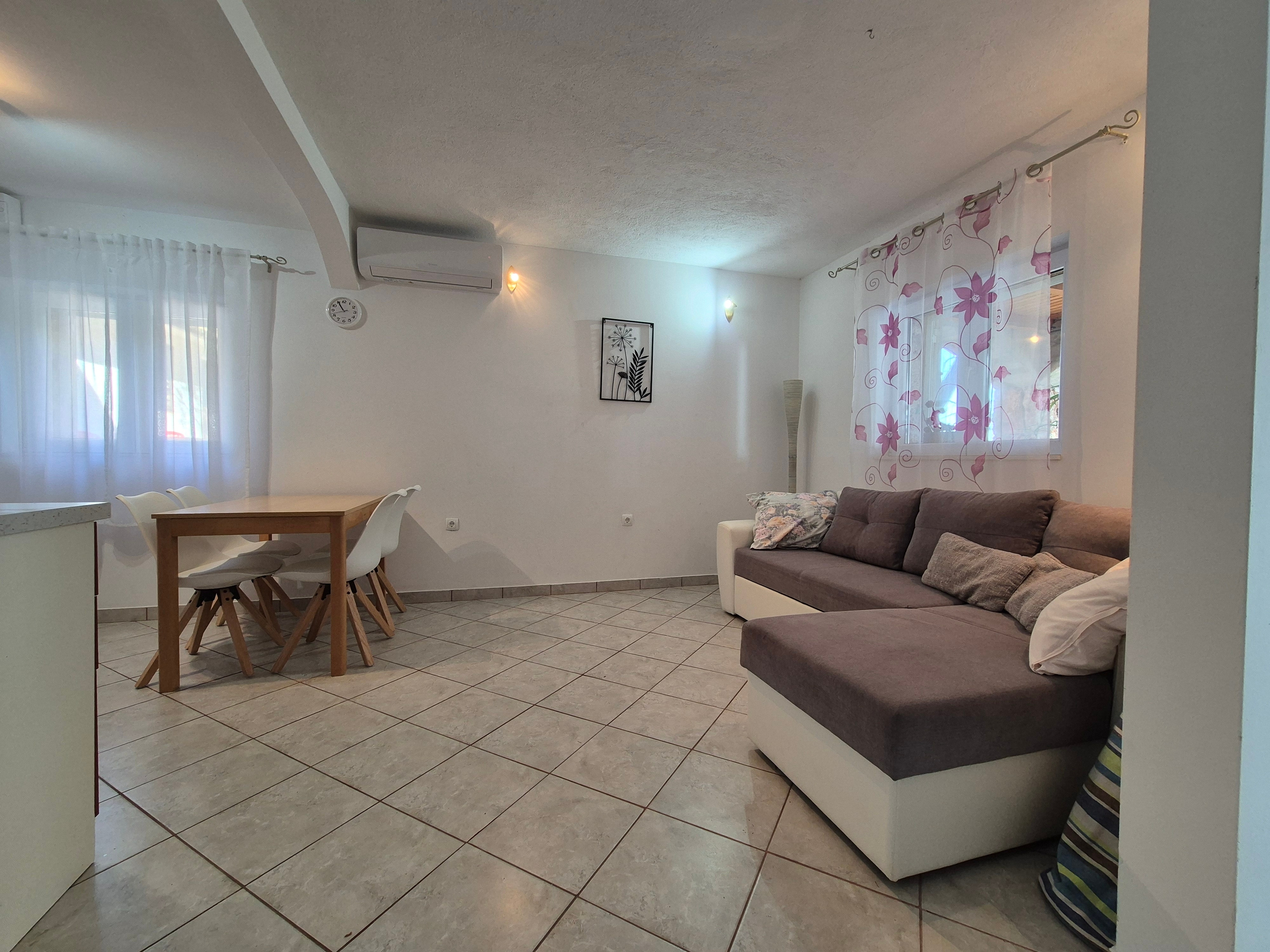 One bedroom apartment near beach Zavala, Hvar (A-8774-b) One bedroom apartment near beach Zavala, Hvar (A-8774-b)