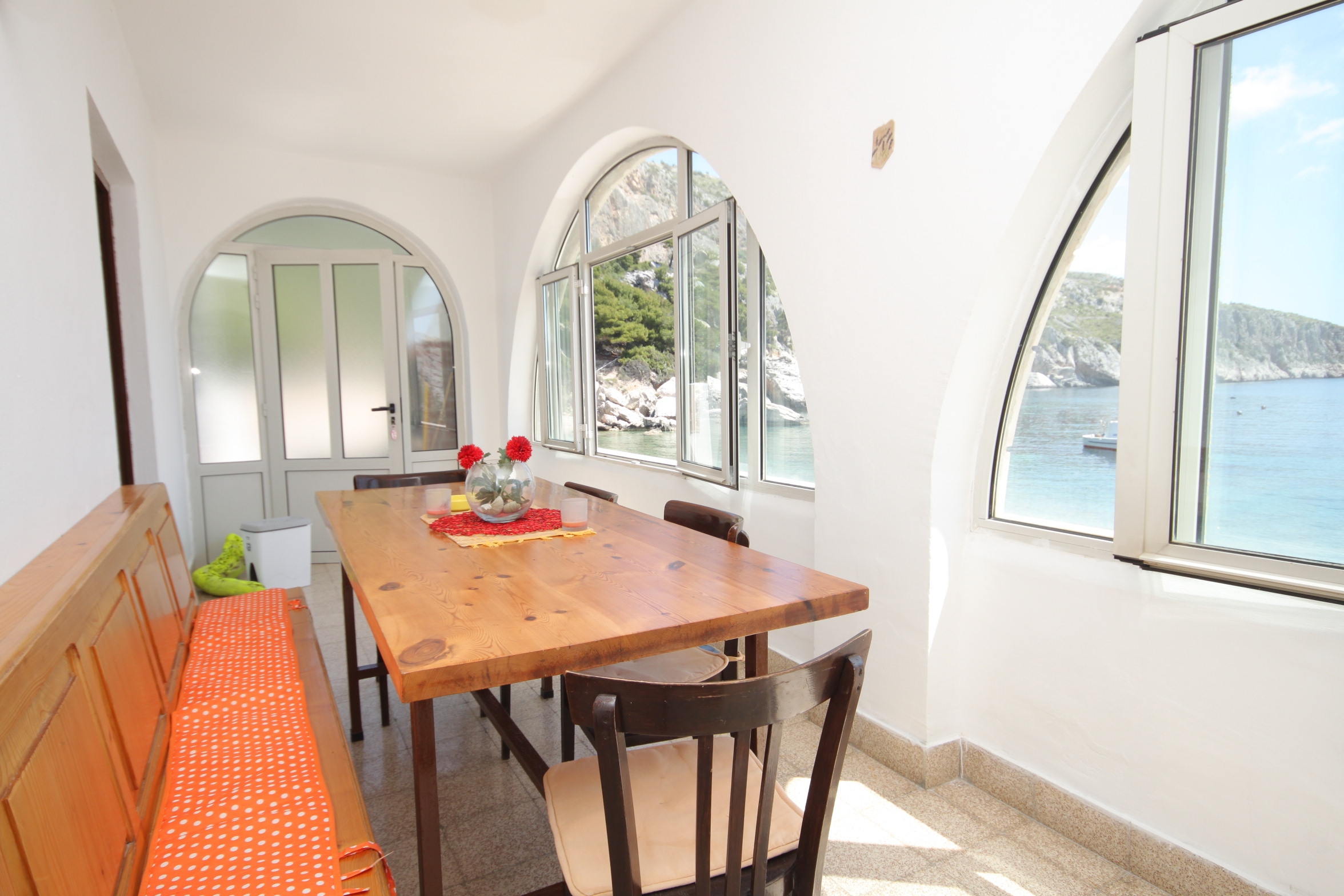 Three bedroom apartment near beach Cove Zaraće, Hvar (A-8781-b) Three bedroom apartment near beach Cove Zaraće, Hvar (A-8781-b)