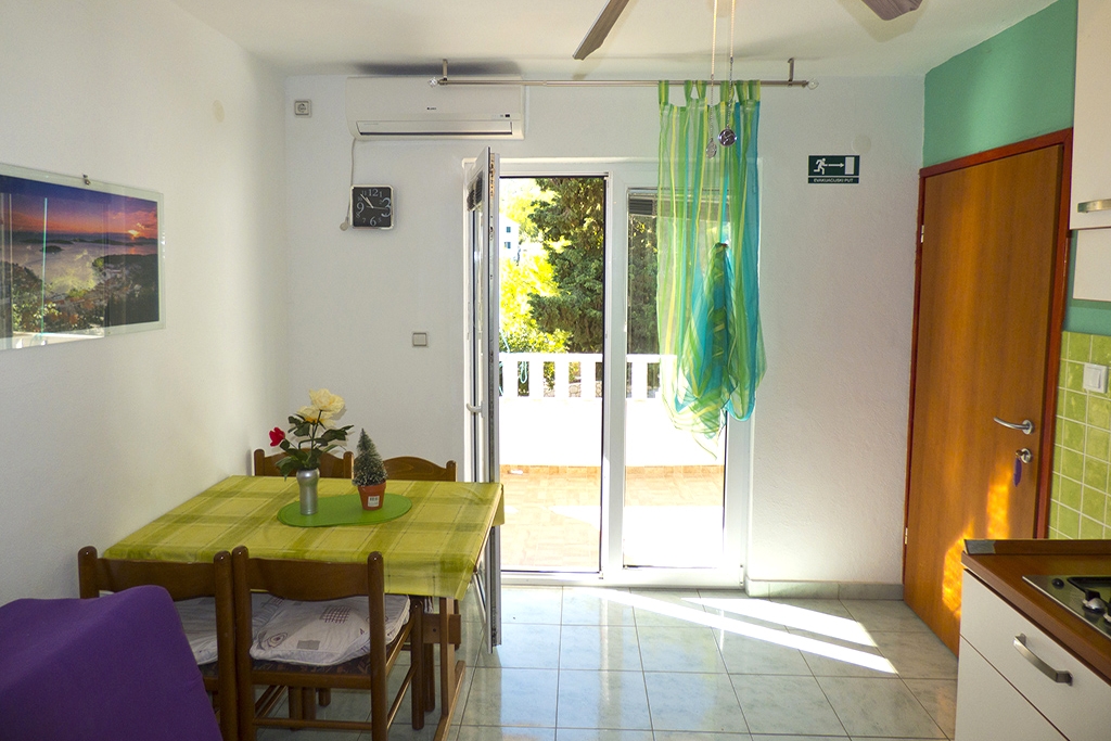 Two bedroom apartment with terrace and sea view Ivan Dolac, Hvar (A-8782-a)