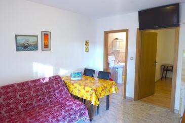 Ivan Dolac, Salle à manger dans l’hébergement en type apartment, animaux acceptés.