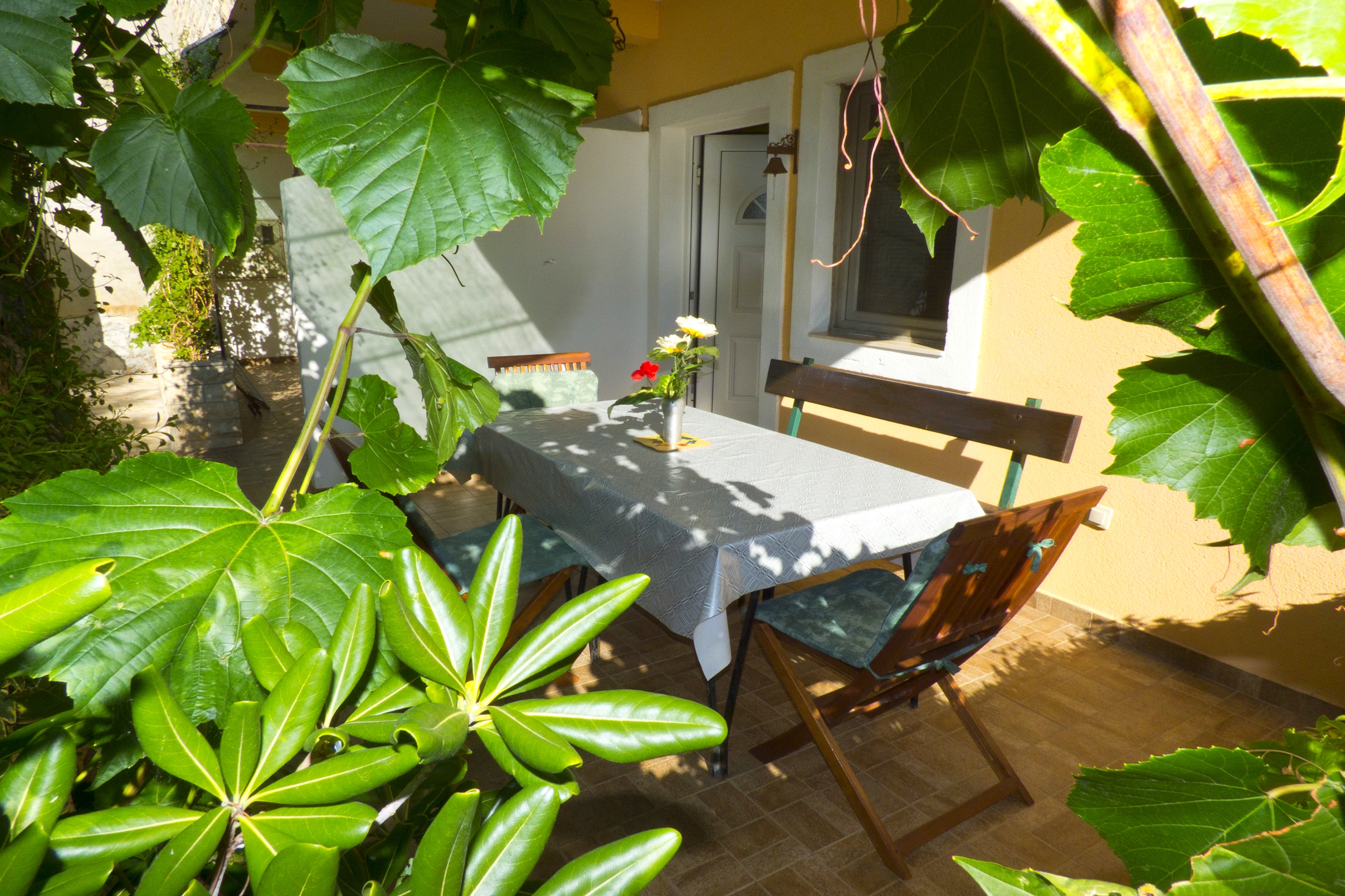 Two bedroom apartment with terrace and sea view Ivan Dolac, Hvar (A-8782-d)